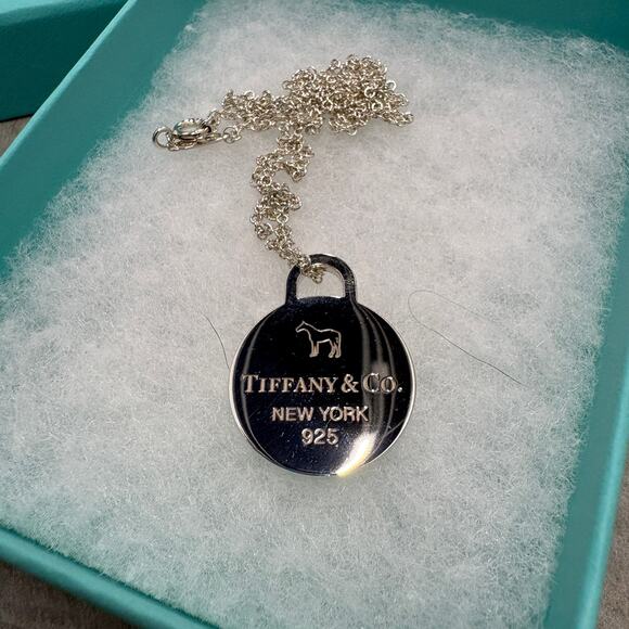 Tiffany x Beyoncé Return to Tiffany Medium Necklace Sterling Silver - Picture 3 of 7